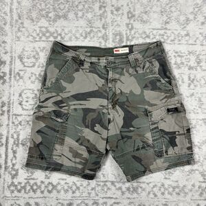 Wrangler Shorts Men Green Camo Cargo Pockets Relaxed Stretch Utility Y2K Size 34
